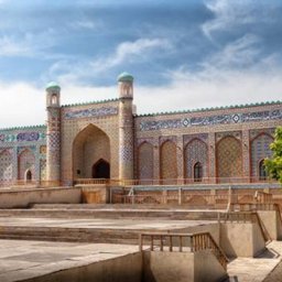 Auf den Spuren der Karawanen: vom alten Chiwa zum goldenen Tal